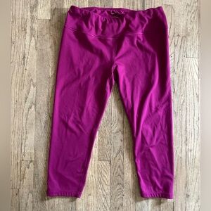 Yogalicious Woman’s Magenta Crop Leggings